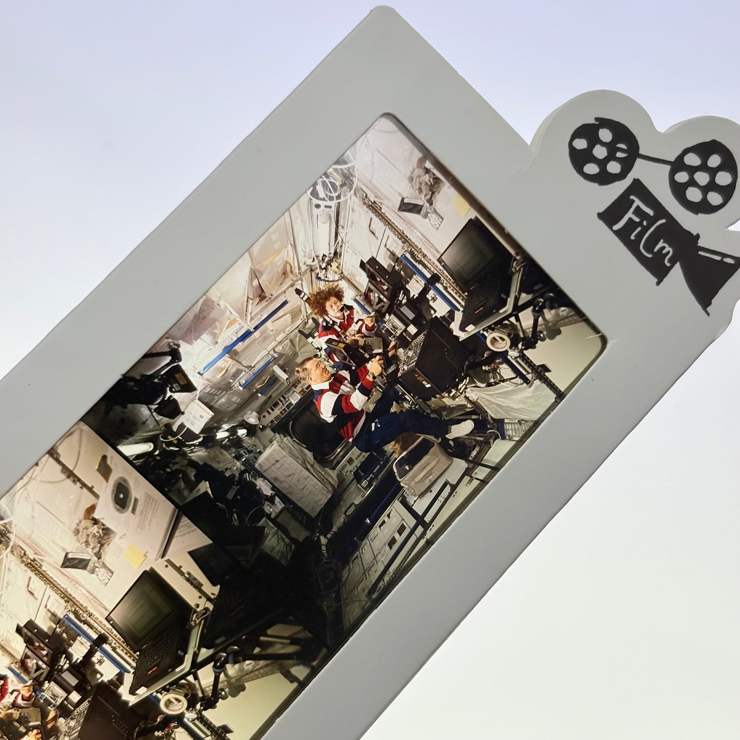 Space Station IMAX screening film, IMAX film cell scene-scene6 two scientists-FILMDONGDONG