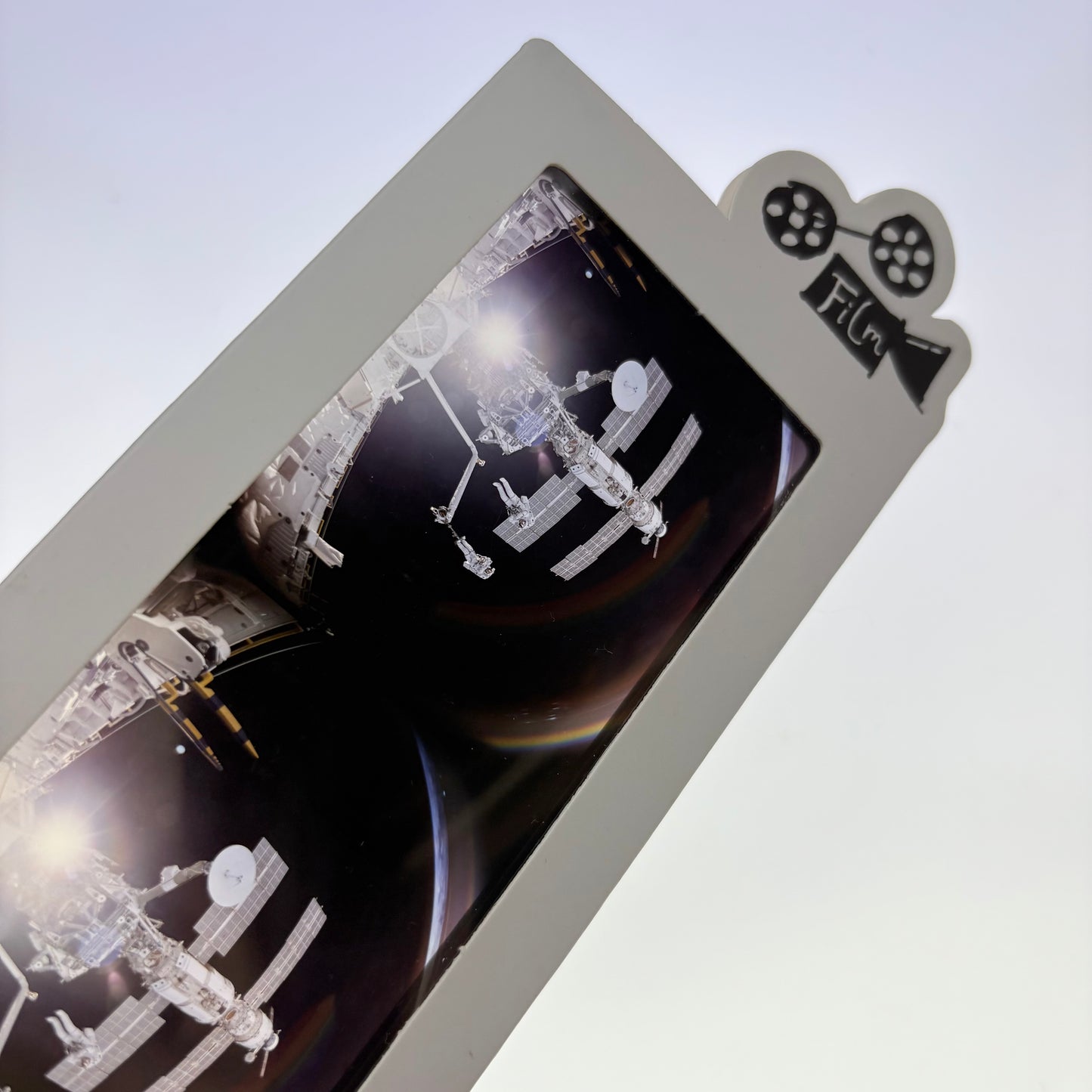 IMAX screening film, IMAX film cell-Scene1 two astronauts outside space station -FILMDONGDONG