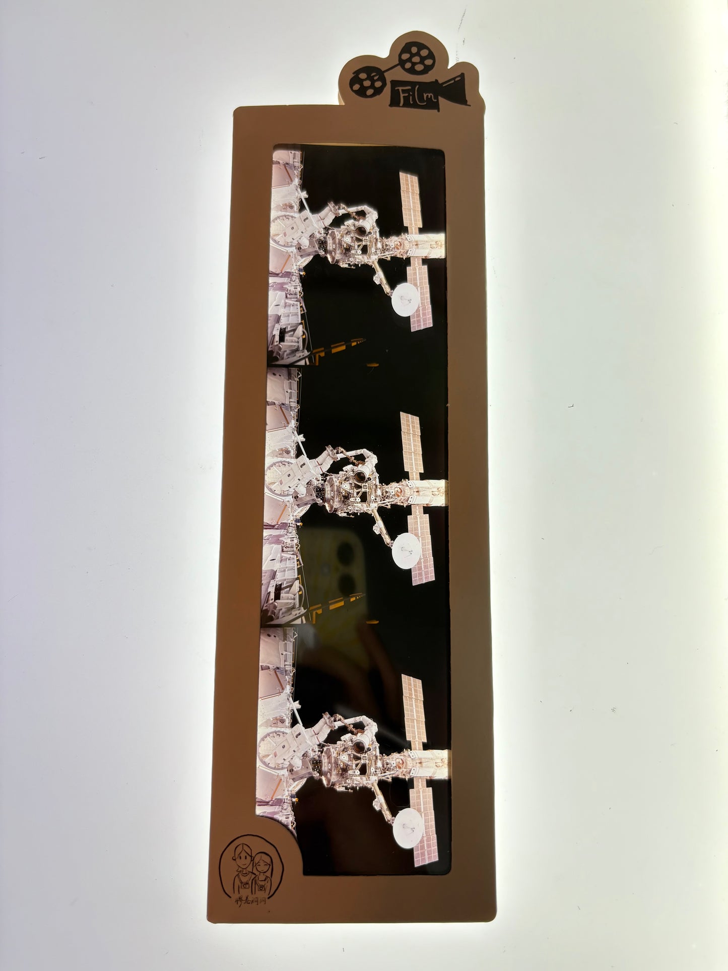 IMAX screening film, film cell bookmark-scene 13 Astronaut And Space Station -FILMDONGDONG