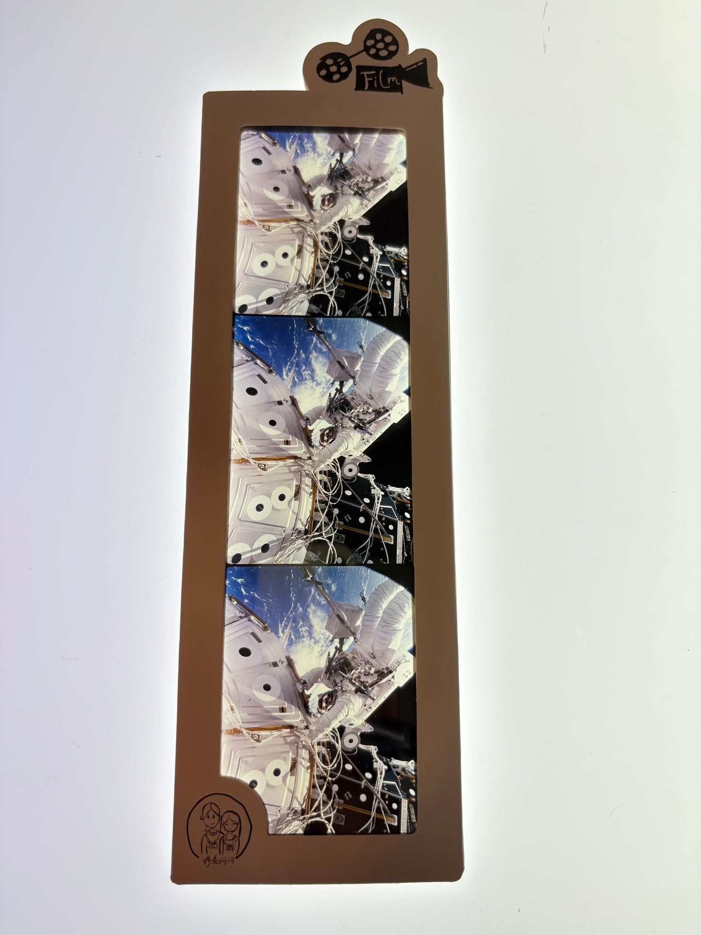 IMAX screening film, film cell bookmark-scene 15 Astronaut Operating outboard(FRONT)  -FILMDONGDONG