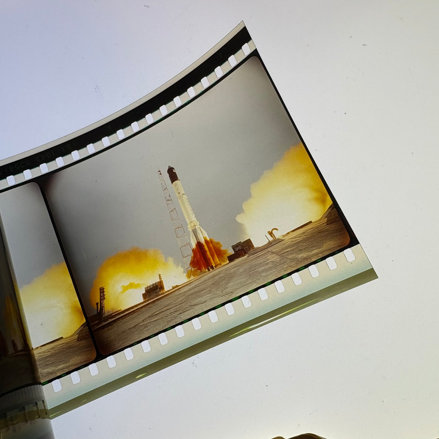 IMAX screening film, film cell bookmark-scene 10 Lighting Up The Rocket -FILMDONGDONG