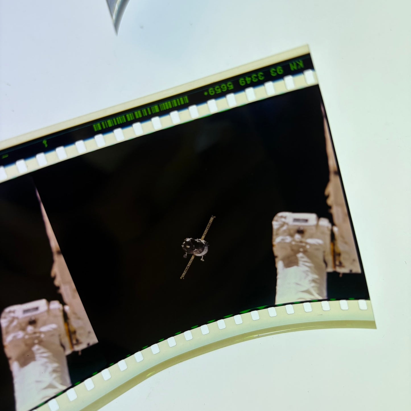 IMAX screening film, film cell bookmark-scene 12 Flying capsule -FILMDONGDONG