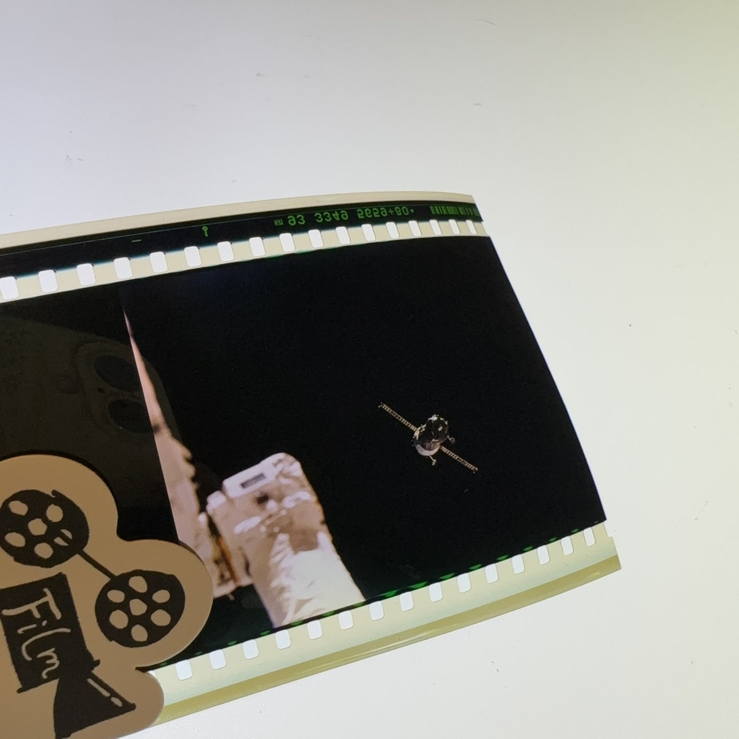 IMAX screening film, film cell bookmark-scene 12 Flying capsule -FILMDONGDONG