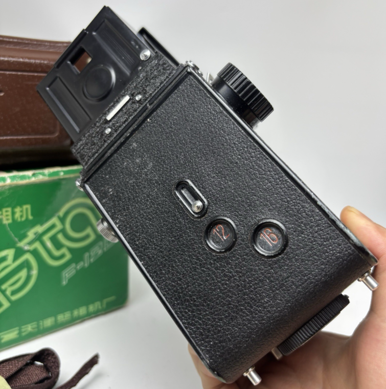 120 old film camera China Dongfang Eastar F-120 TLR 75 mm F/3.5 Camera, 120 6x6.