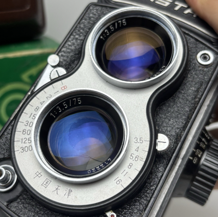 120 old film camera China Dongfang Eastar F-120 TLR 75 mm F/3.5 Camera, 120 6x6.