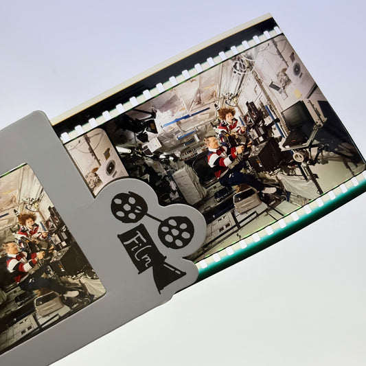 Space Station IMAX screening film, IMAX film cell scene-scene6 two scientists-FILMDONGDONG